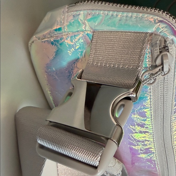 NWOT Lululemon Everywhere Belt Bag 1L *Metal Hardware|Iridescent/Silver - Picture 3 of 9